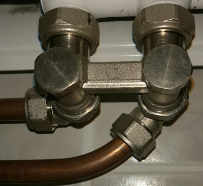 IMG_20170119_074940.jpg (364.19 KiB) 2534 keer bekeken Moderne radiator aansluiting onderaan.