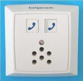 @Bssoft: Dit bedoel ik met een &quot;plaatje&quot;. De technieker is niet in mijn appartement geweest. Alleen in  de kelder. In die &quot;gaatjes&quot; steekt mijn stekker van de modem en in 1 vakje met dat telefoontje op steekt mijn telefoon.