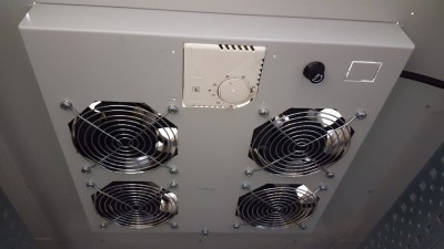Onderaanzicht met thermostaat.jpg